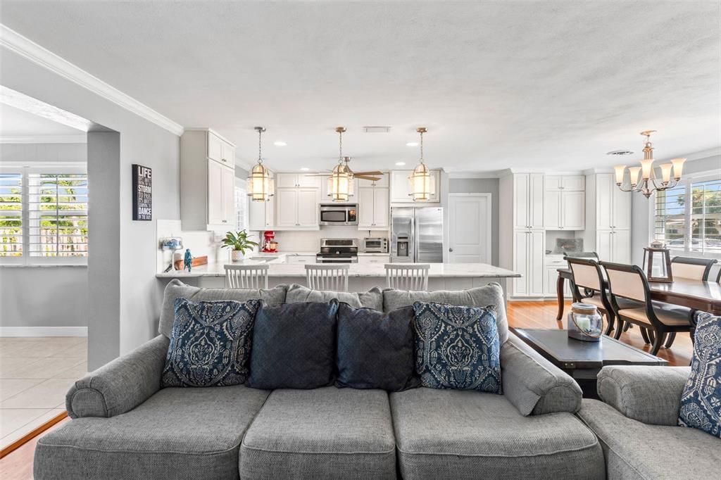 En Venta: $589,000 (3 camas, 2 baños, 1972 Pies cuadrados)