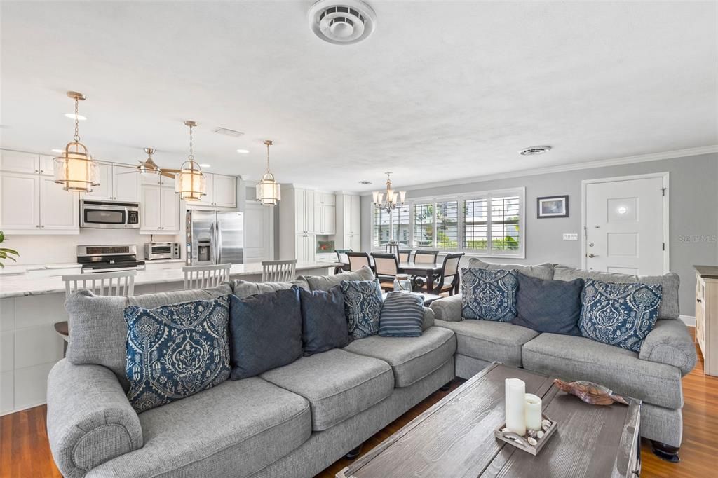 En Venta: $589,000 (3 camas, 2 baños, 1972 Pies cuadrados)