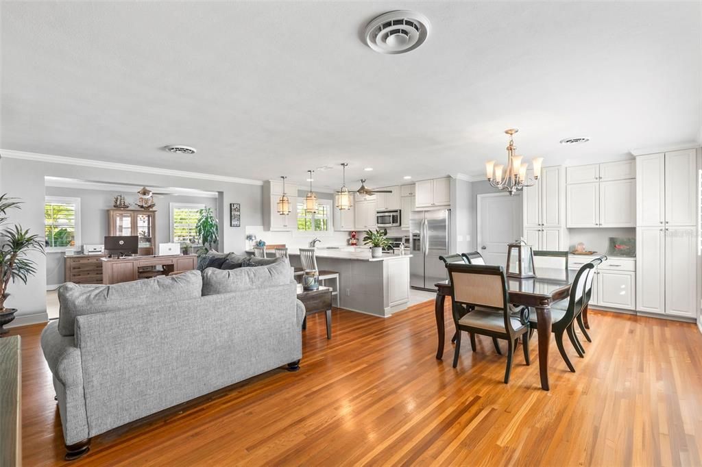 En Venta: $589,000 (3 camas, 2 baños, 1972 Pies cuadrados)