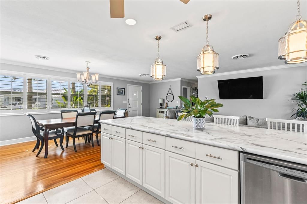 En Venta: $589,000 (3 camas, 2 baños, 1972 Pies cuadrados)