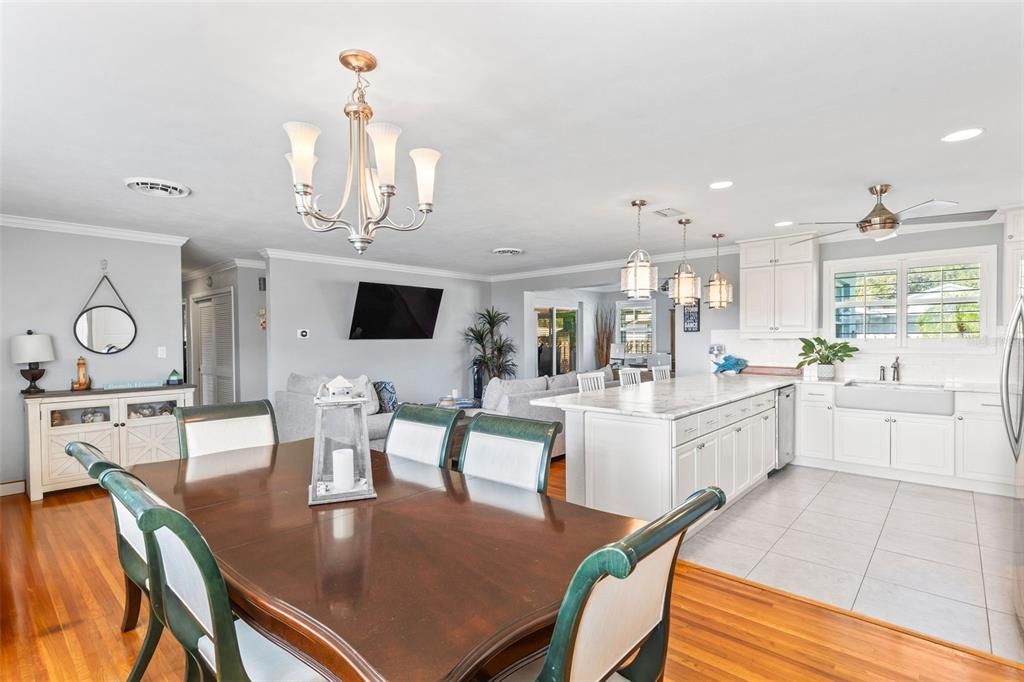 En Venta: $589,000 (3 camas, 2 baños, 1972 Pies cuadrados)