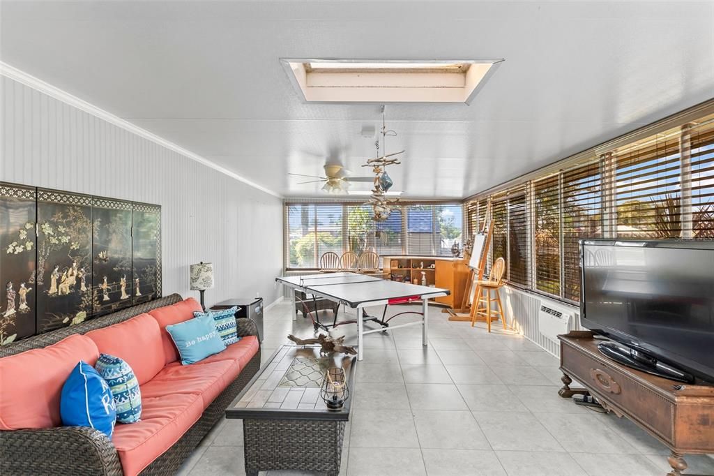 En Venta: $589,000 (3 camas, 2 baños, 1972 Pies cuadrados)