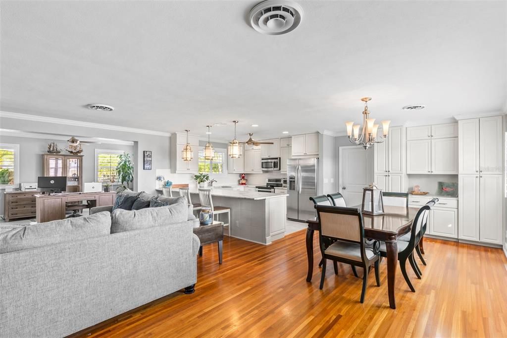 En Venta: $589,000 (3 camas, 2 baños, 1972 Pies cuadrados)