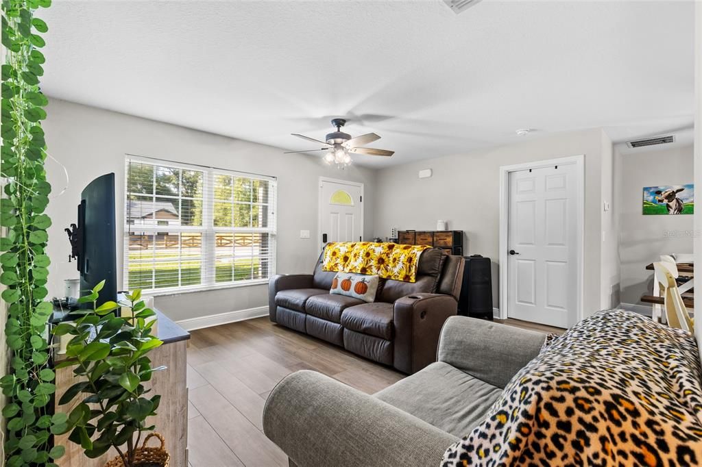 En Venta: $269,000 (3 camas, 2 baños, 1164 Pies cuadrados)