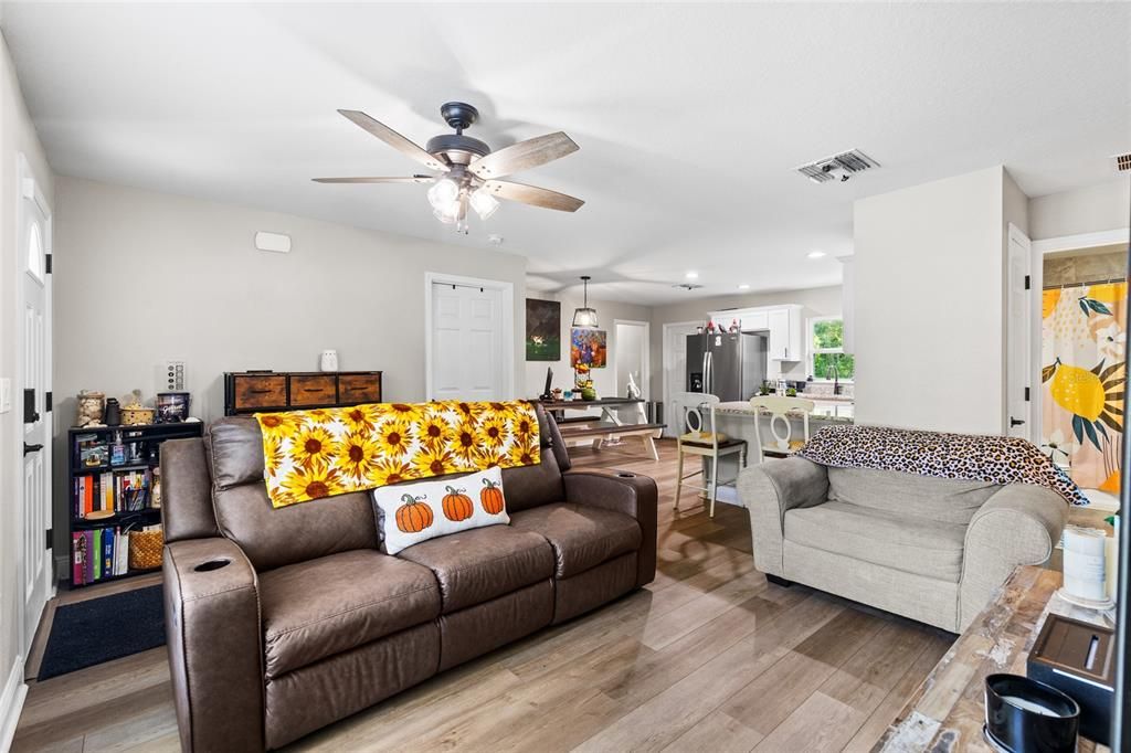 En Venta: $269,000 (3 camas, 2 baños, 1164 Pies cuadrados)