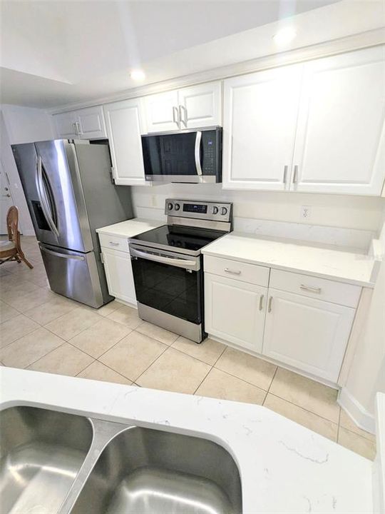 En Venta: $599,900 (3 camas, 3 baños, 2072 Pies cuadrados)