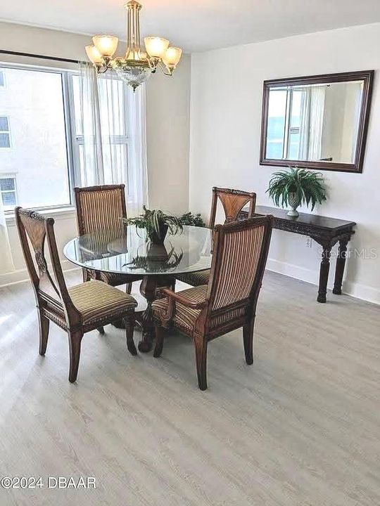 En Venta: $599,900 (3 camas, 3 baños, 2072 Pies cuadrados)