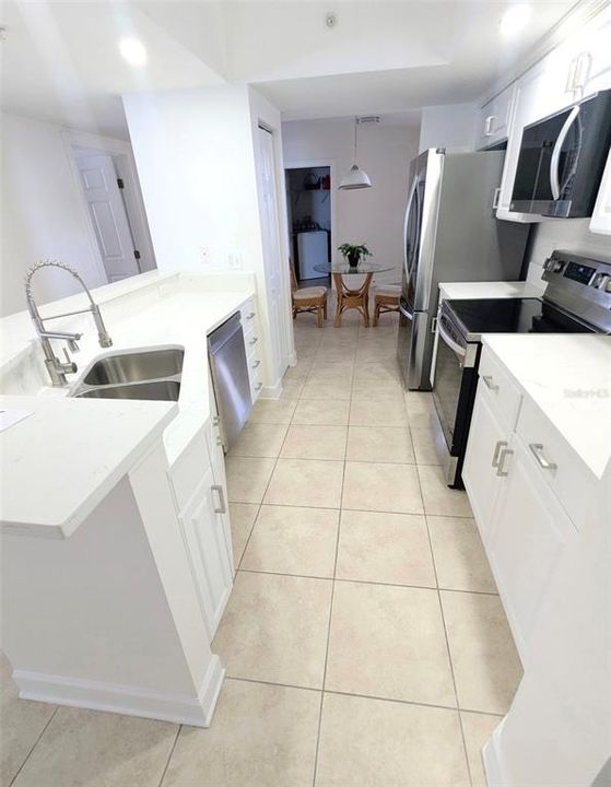 En Venta: $599,900 (3 camas, 3 baños, 2072 Pies cuadrados)