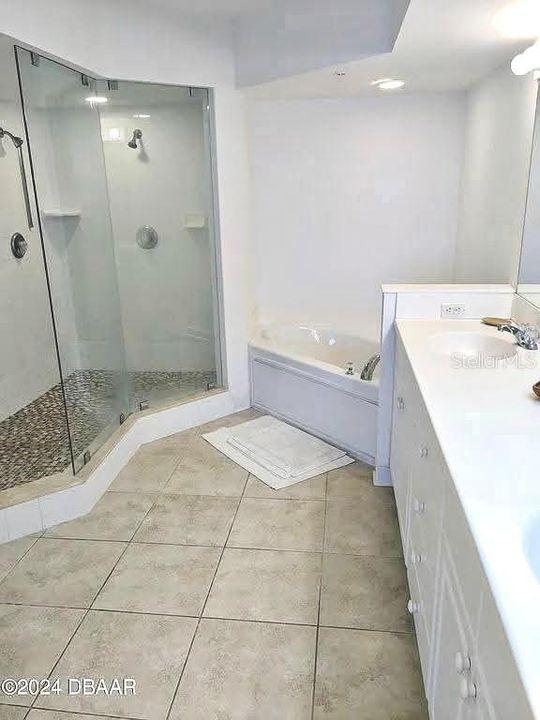 En Venta: $599,900 (3 camas, 3 baños, 2072 Pies cuadrados)