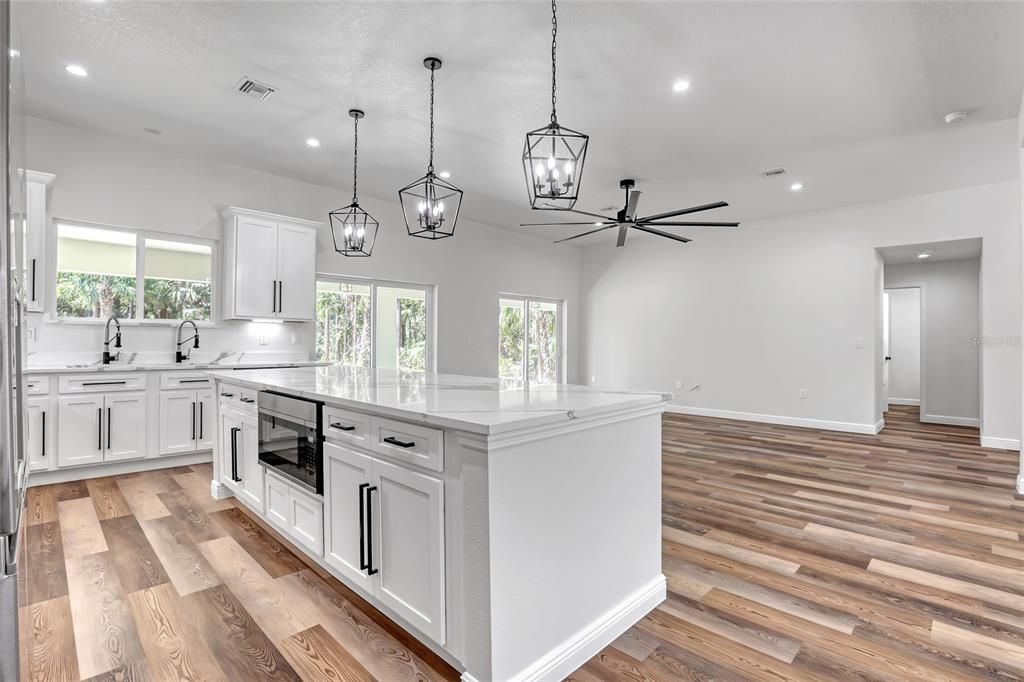 待售: $625,000 (4 贝兹, 3 浴室, 2190 平方英尺)