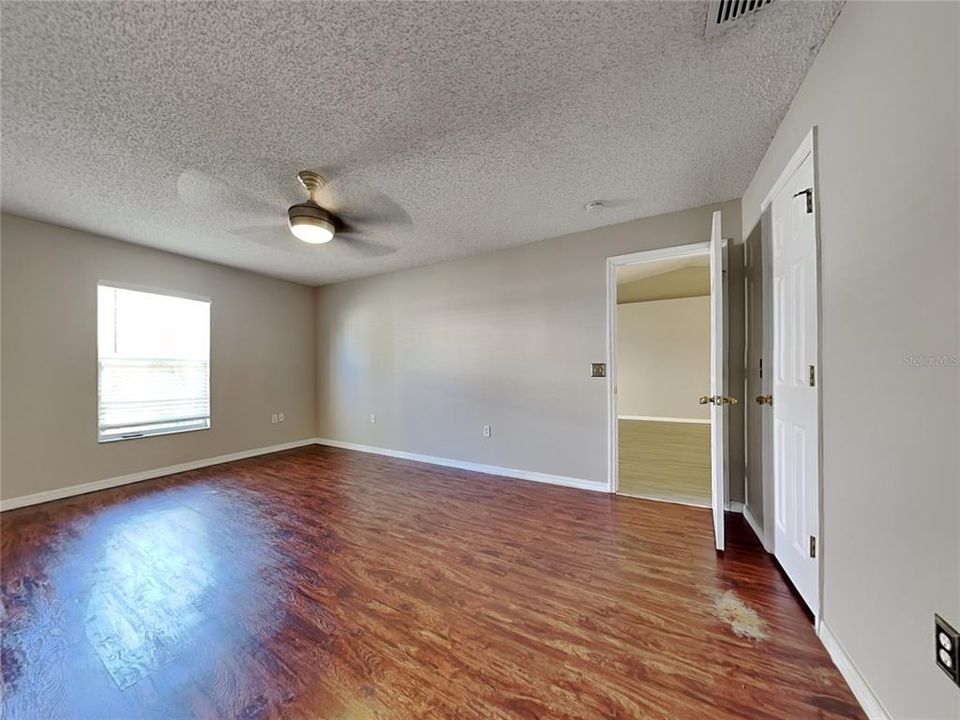 For Rent: $1,899 (4 beds, 2 baths, 1424 Square Feet)