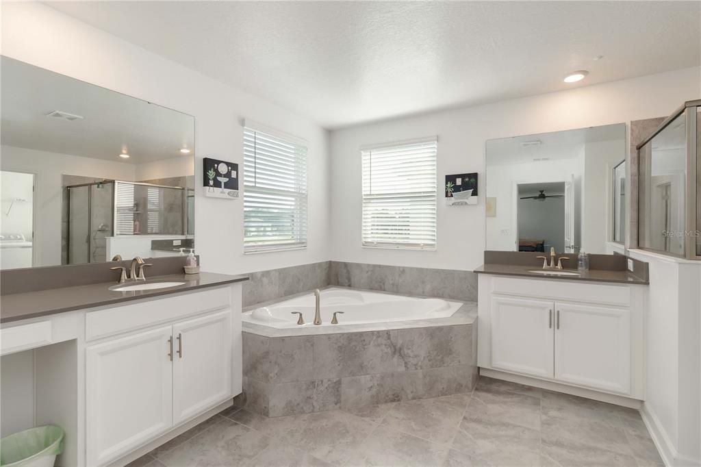 待售: $574,000 (5 贝兹, 3 浴室, 3239 平方英尺)