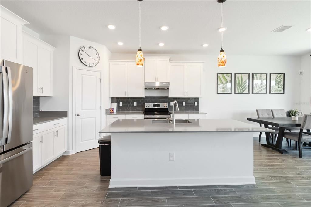 待售: $574,000 (5 贝兹, 3 浴室, 3239 平方英尺)