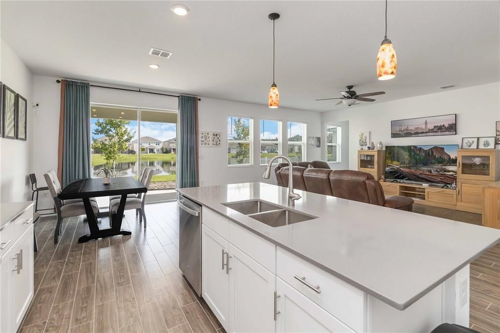 待售: $574,000 (5 贝兹, 3 浴室, 3239 平方英尺)