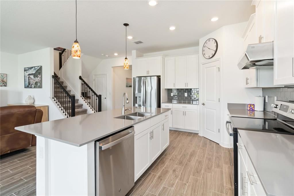 待售: $574,000 (5 贝兹, 3 浴室, 3239 平方英尺)