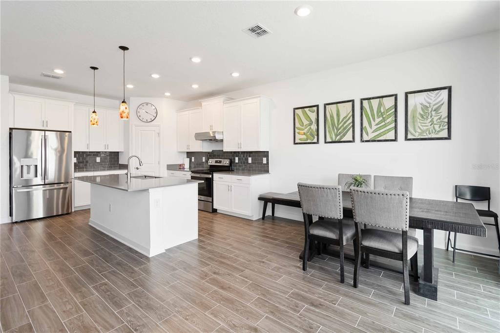 待售: $574,000 (5 贝兹, 3 浴室, 3239 平方英尺)