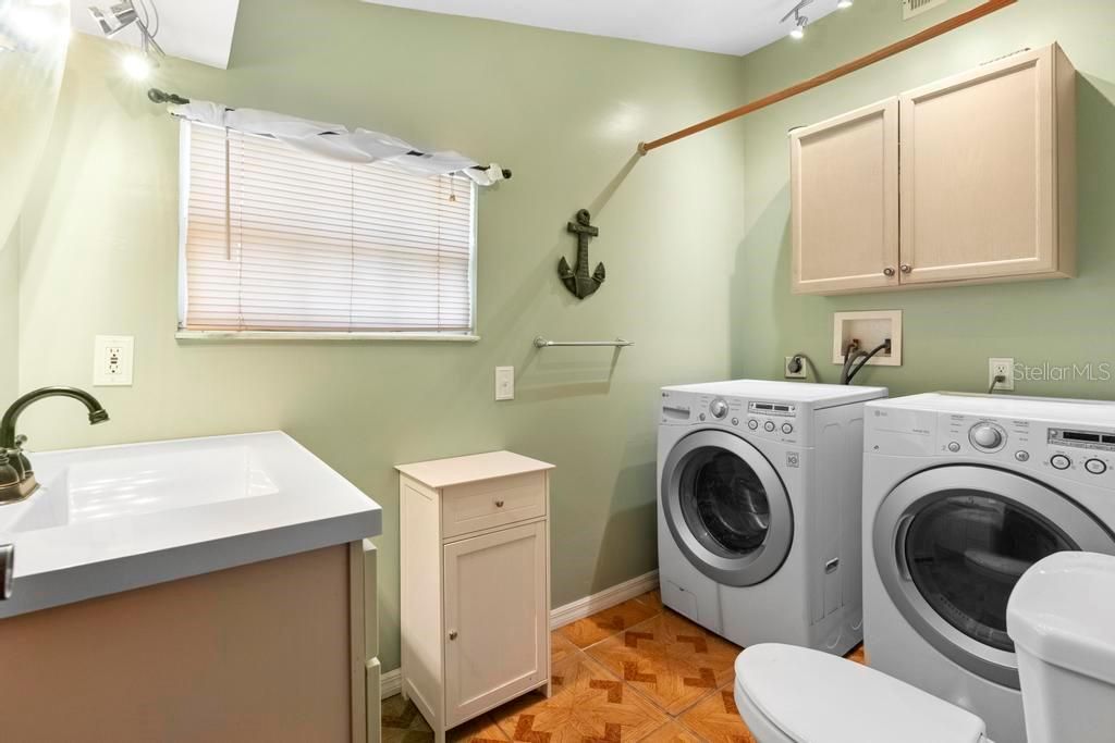 Active With Contract: $609,000 (4 beds, 2 baths, 1985 Square Feet)