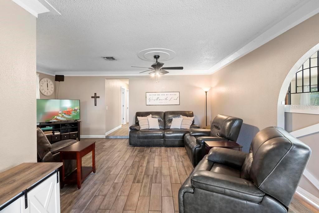 Active With Contract: $609,000 (4 beds, 2 baths, 1985 Square Feet)