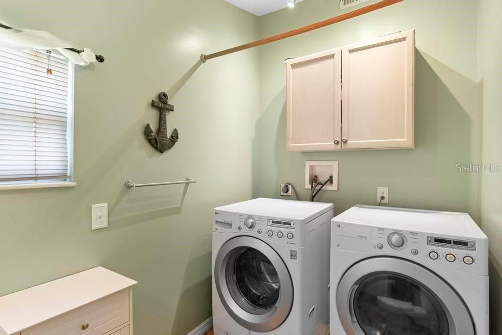 Active With Contract: $609,000 (4 beds, 2 baths, 1985 Square Feet)