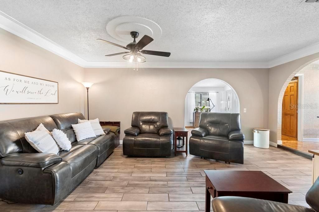 Active With Contract: $609,000 (4 beds, 2 baths, 1985 Square Feet)