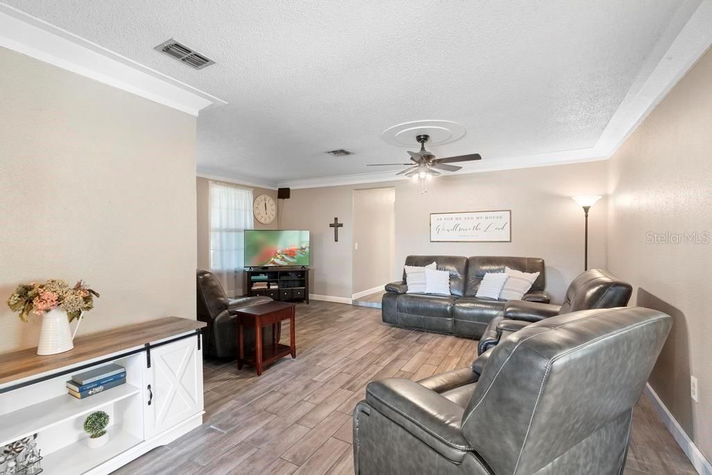 Active With Contract: $609,000 (4 beds, 2 baths, 1985 Square Feet)