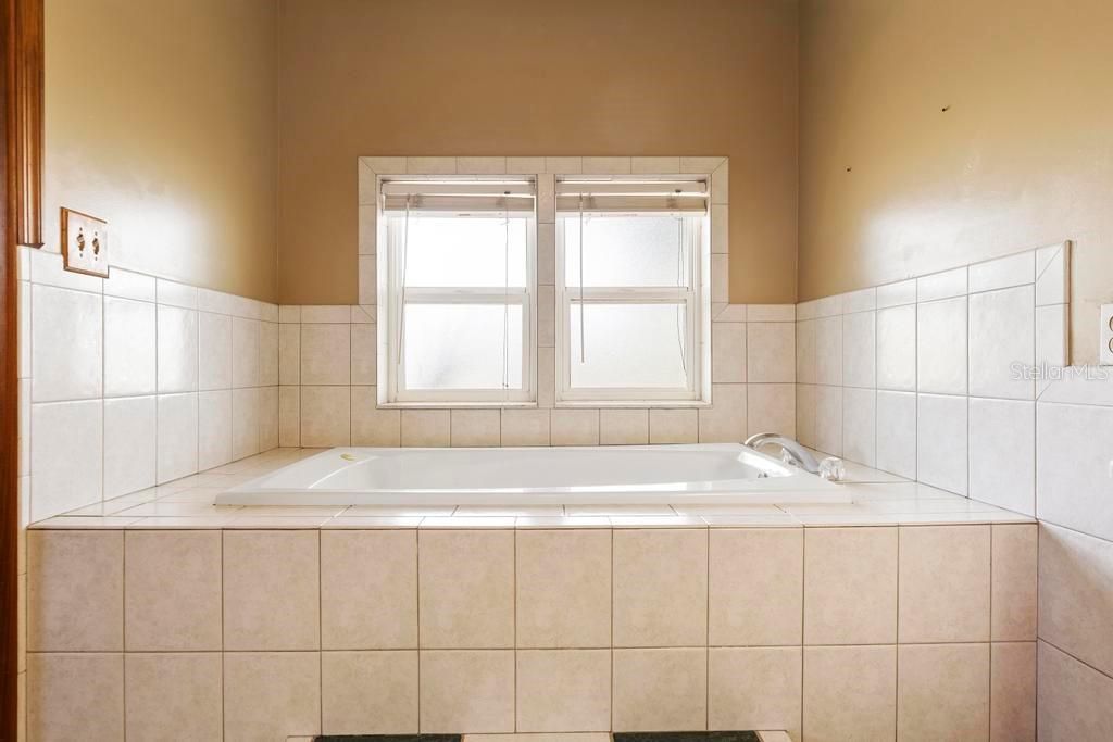 Active With Contract: $609,000 (4 beds, 2 baths, 1985 Square Feet)