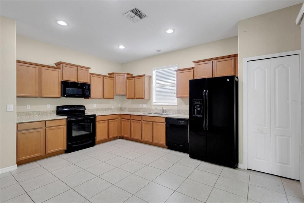 Active With Contract: $255,000 (3 beds, 2 baths, 1533 Square Feet)