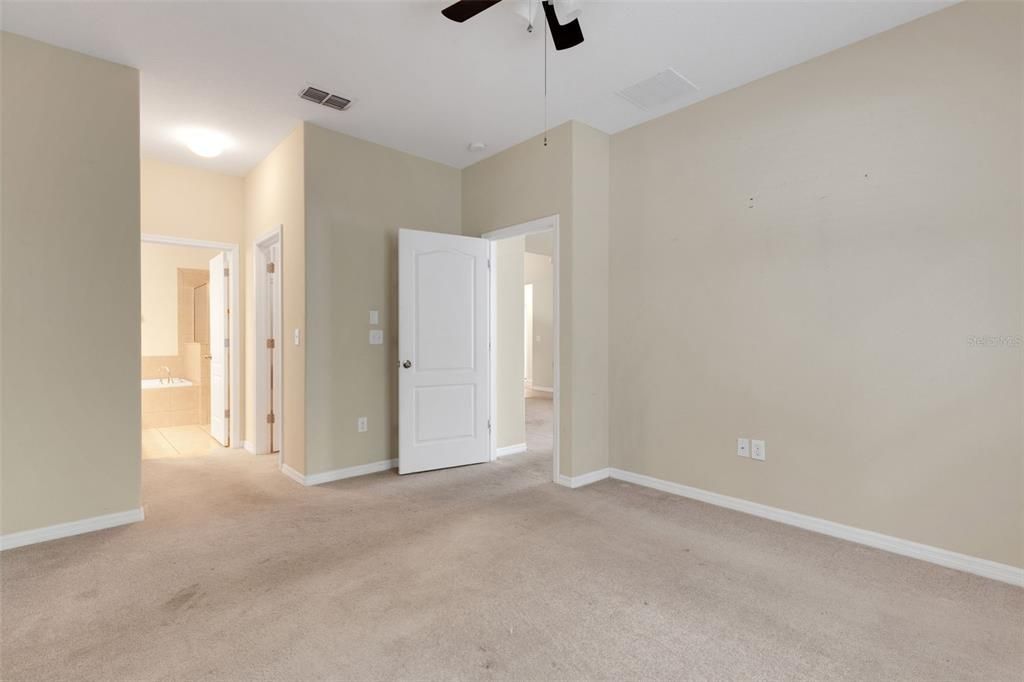 Active With Contract: $255,000 (3 beds, 2 baths, 1533 Square Feet)