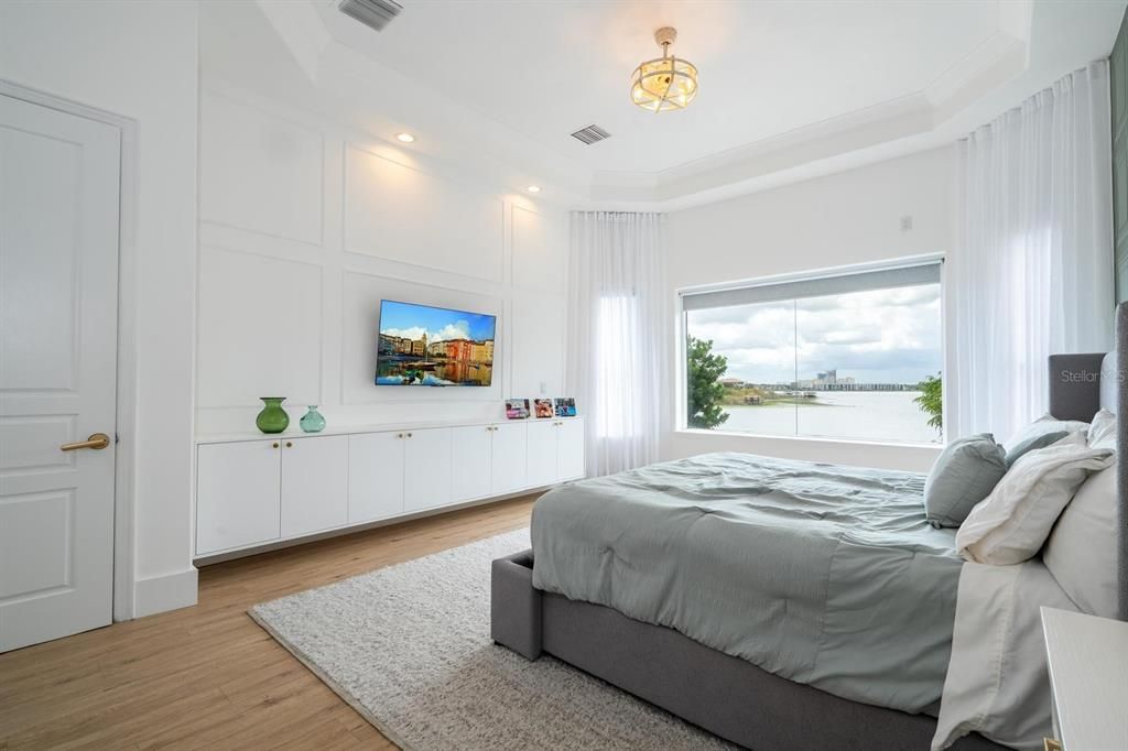 For Sale: $2,744,999 (5 beds, 5 baths, 6244 Square Feet)