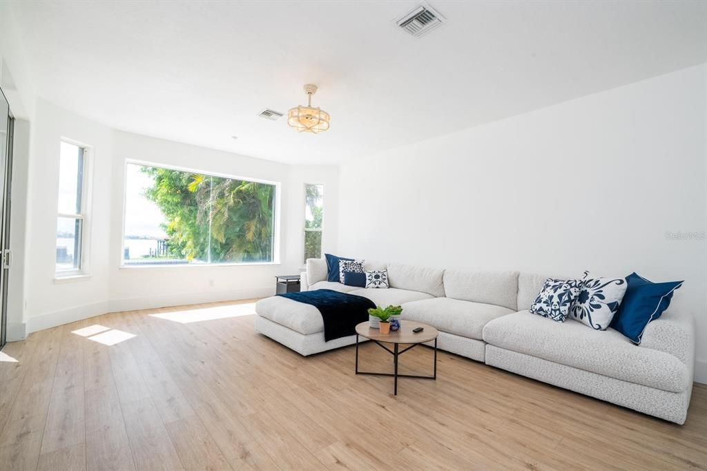 For Sale: $2,744,999 (5 beds, 5 baths, 6244 Square Feet)