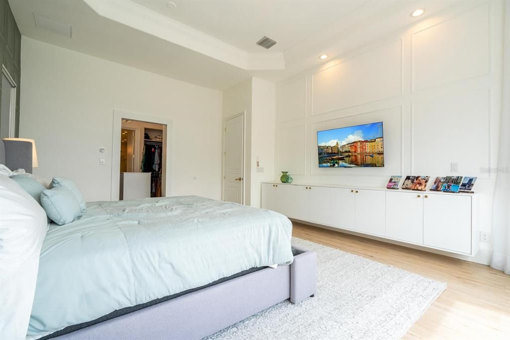 For Sale: $2,744,999 (5 beds, 5 baths, 6244 Square Feet)