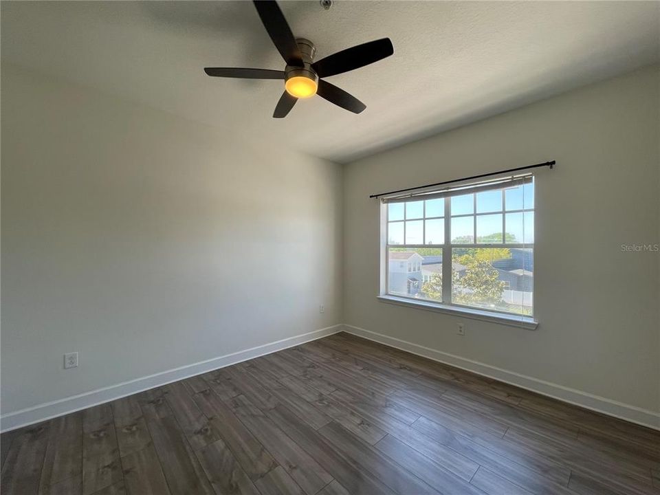 Activo con contrato: $2,095 (2 camas, 2 baños, 1248 Pies cuadrados)