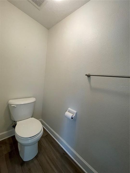 Activo con contrato: $2,095 (2 camas, 2 baños, 1248 Pies cuadrados)