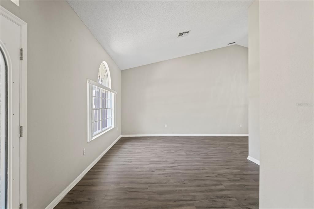 待售: $420,000 (3 贝兹, 2 浴室, 2226 平方英尺)