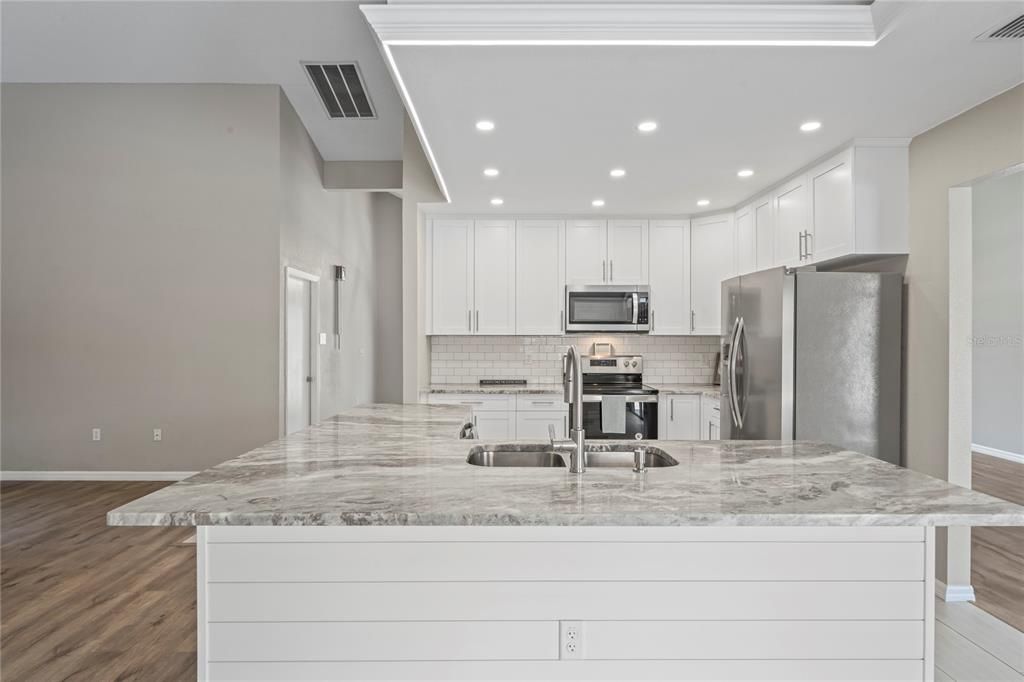 待售: $420,000 (3 贝兹, 2 浴室, 2226 平方英尺)