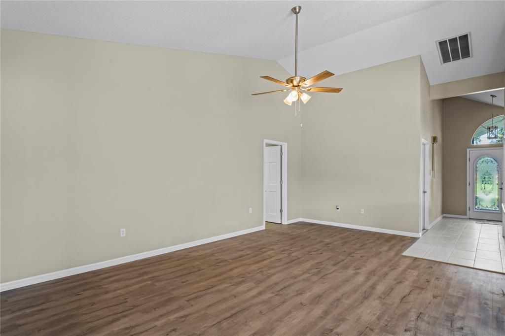 待售: $420,000 (3 贝兹, 2 浴室, 2226 平方英尺)