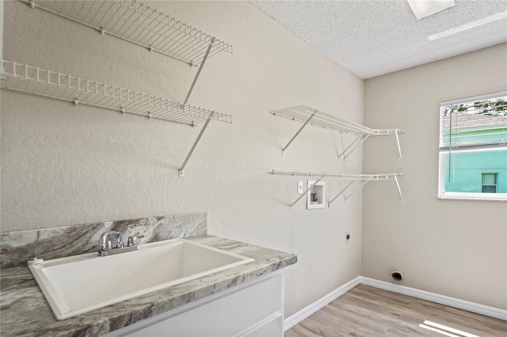 待售: $420,000 (3 贝兹, 2 浴室, 2226 平方英尺)