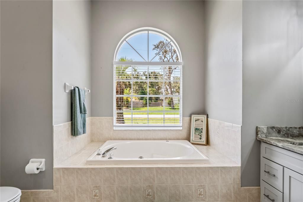 待售: $420,000 (3 贝兹, 2 浴室, 2226 平方英尺)