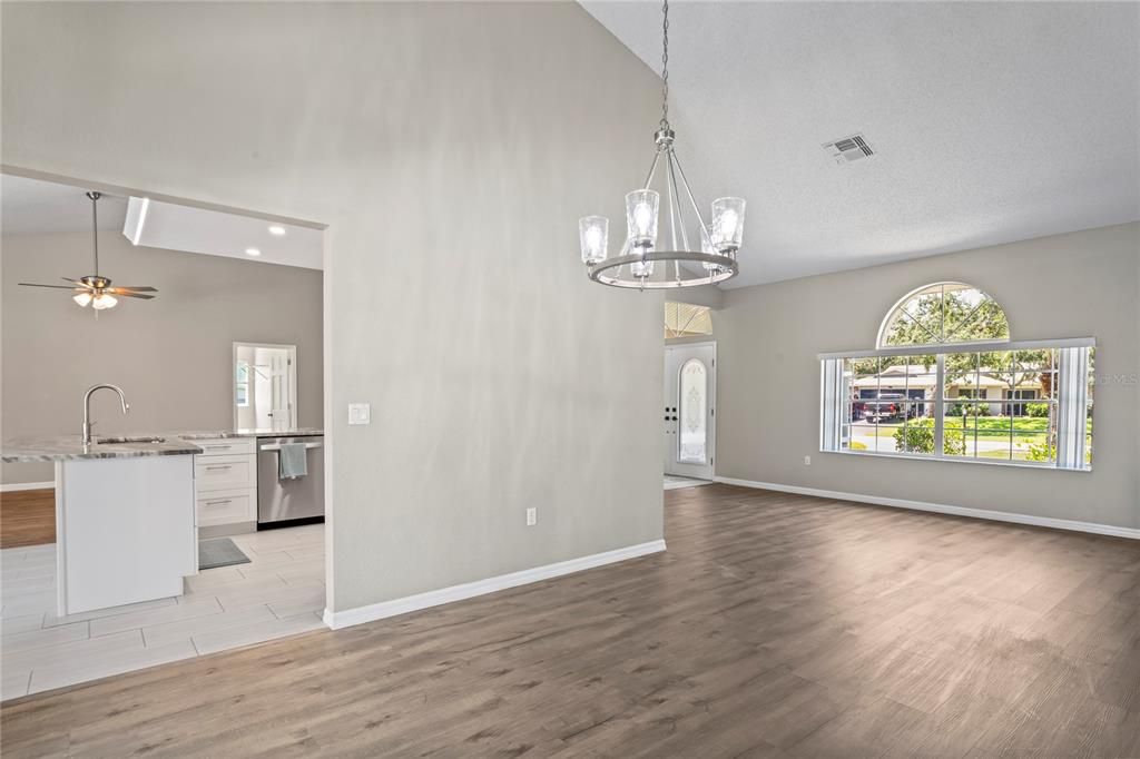 待售: $420,000 (3 贝兹, 2 浴室, 2226 平方英尺)