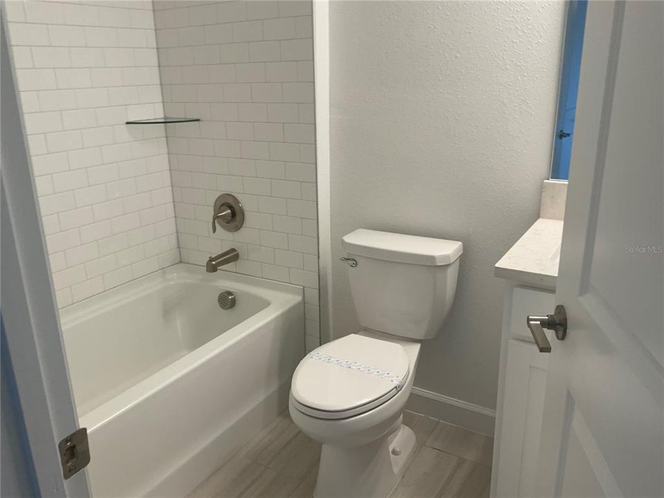 Под контрактом: $2,945 (4 спален, 3 ванн, 2367 Квадратных фут)