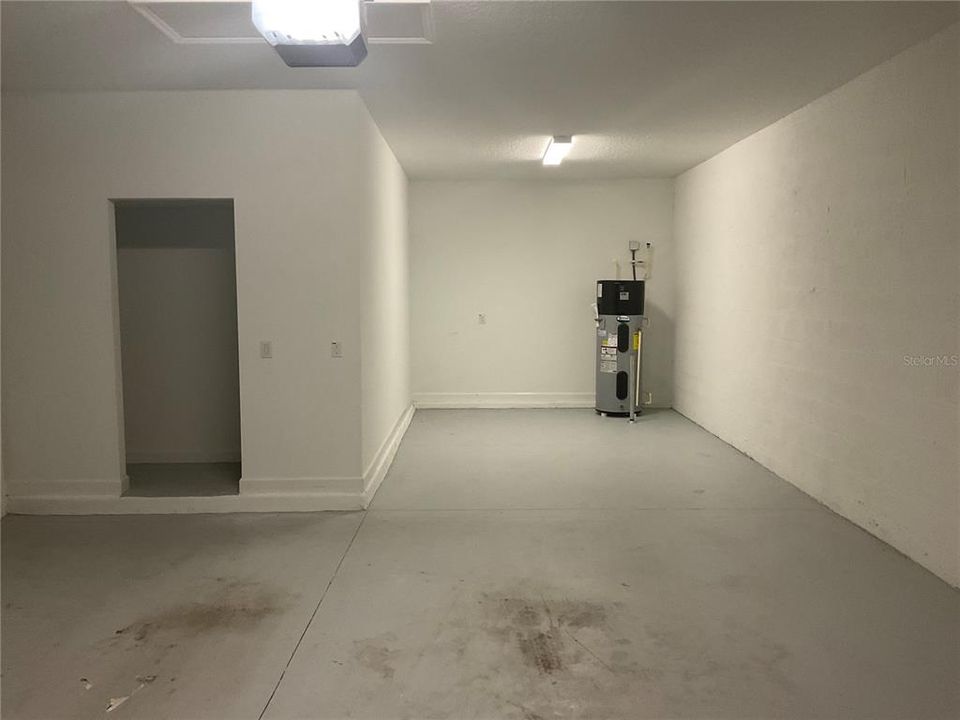 Под контрактом: $2,945 (4 спален, 3 ванн, 2367 Квадратных фут)