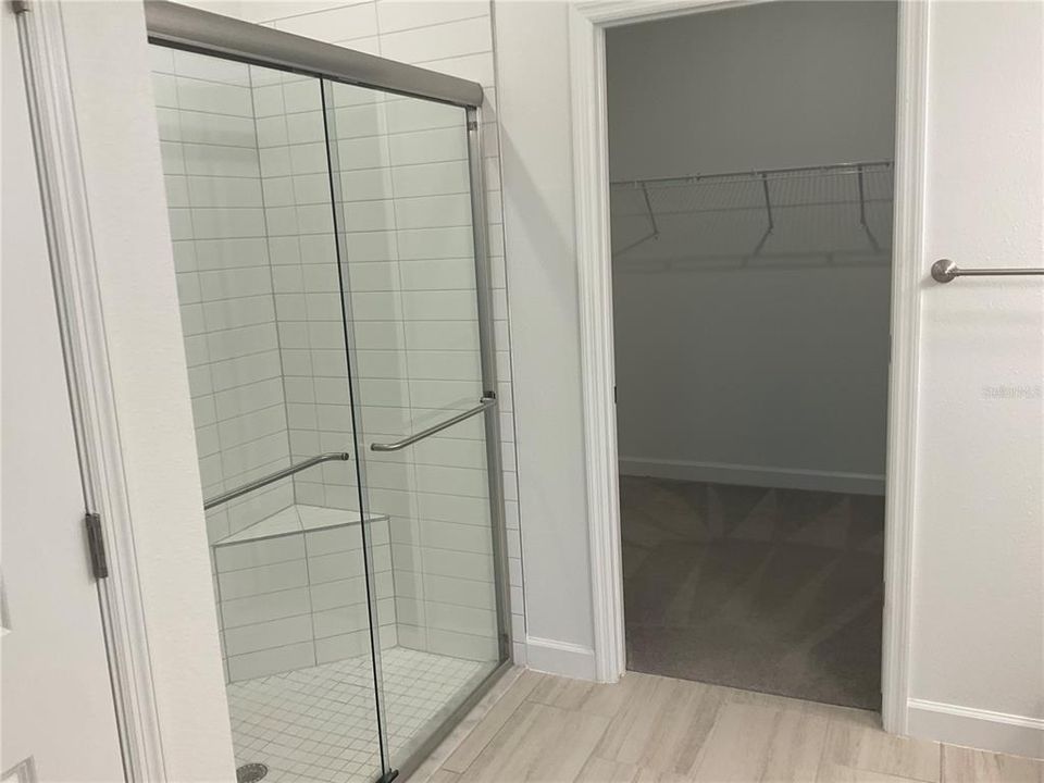 Под контрактом: $2,945 (4 спален, 3 ванн, 2367 Квадратных фут)