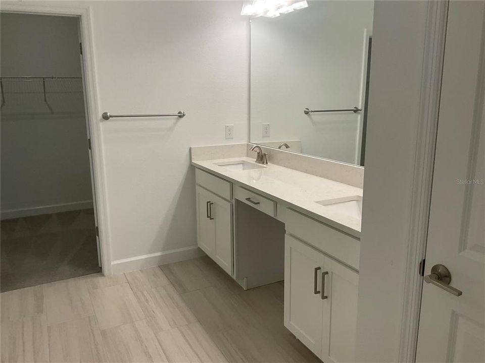 Под контрактом: $2,945 (4 спален, 3 ванн, 2367 Квадратных фут)