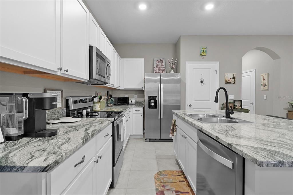 For Sale: $244,900 (3 beds, 2 baths, 1688 Square Feet)