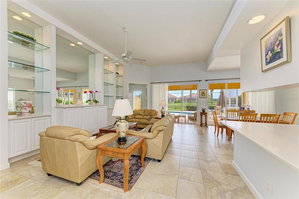 Activo con contrato: $599,900 (3 camas, 3 baños, 2008 Pies cuadrados)