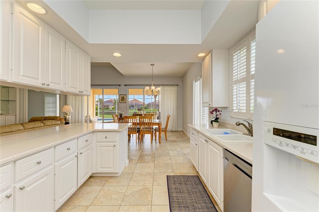 Activo con contrato: $599,900 (3 camas, 3 baños, 2008 Pies cuadrados)