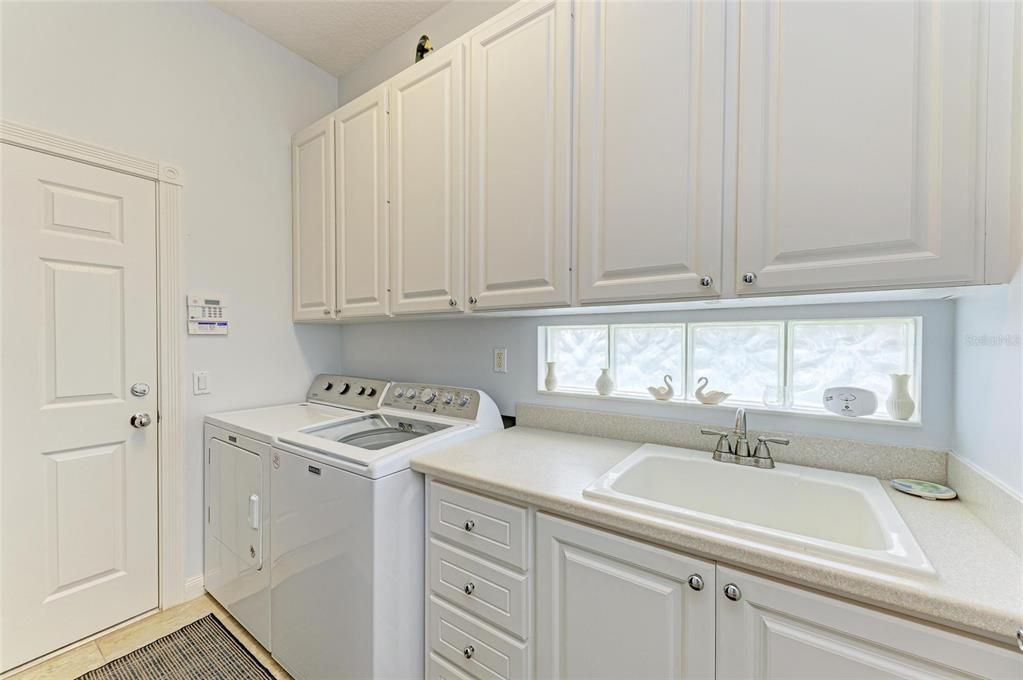 Activo con contrato: $599,900 (3 camas, 3 baños, 2008 Pies cuadrados)