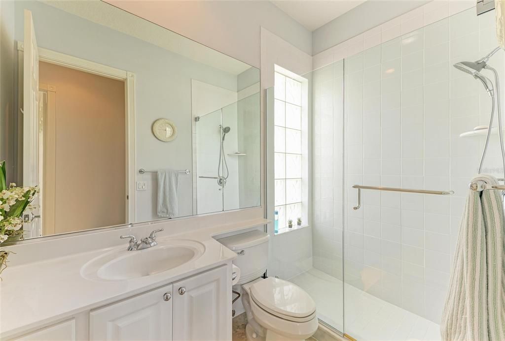 Activo con contrato: $599,900 (3 camas, 3 baños, 2008 Pies cuadrados)