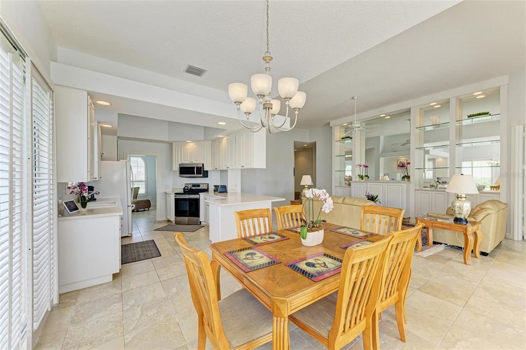 Activo con contrato: $599,900 (3 camas, 3 baños, 2008 Pies cuadrados)