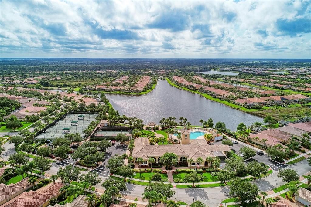 Activo con contrato: $599,900 (3 camas, 3 baños, 2008 Pies cuadrados)